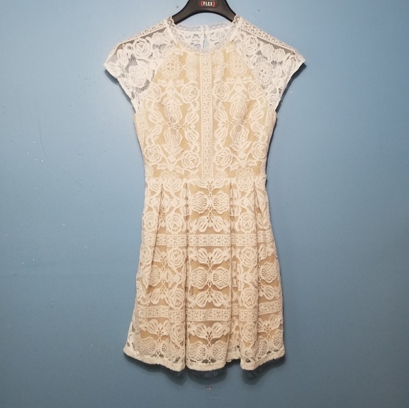 Francesca's White Lace Dress ( above the knee) - Picture 1 of 7